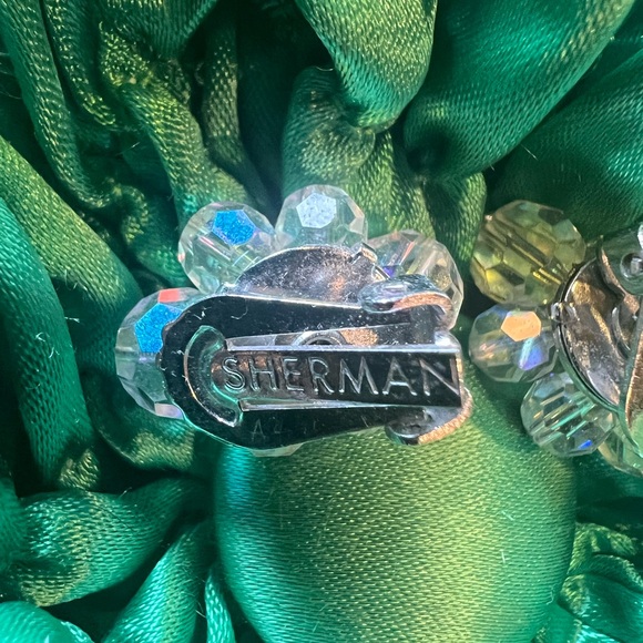 Vintage Sherman cluster crystal clip on earrings - Picture 4 of 5